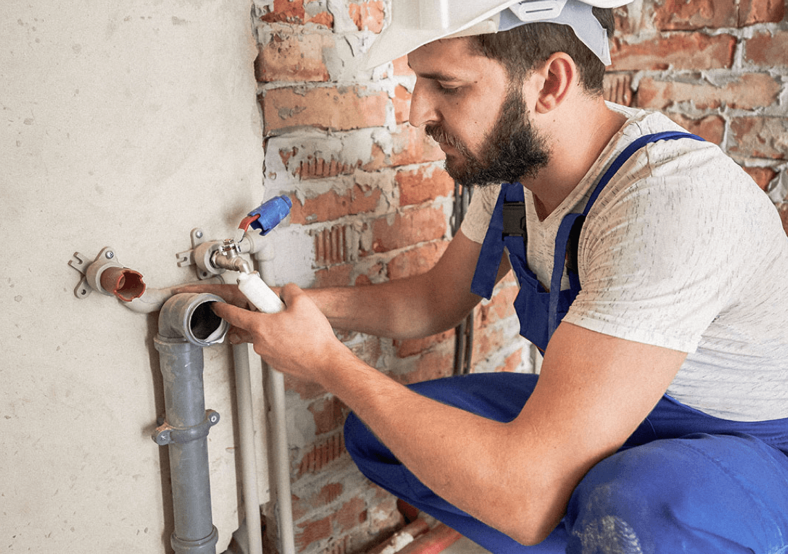 Artisan plombier professionnel à Toulouse en intervention